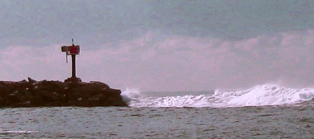 Small surf break at Oceanside Harbour Entrance